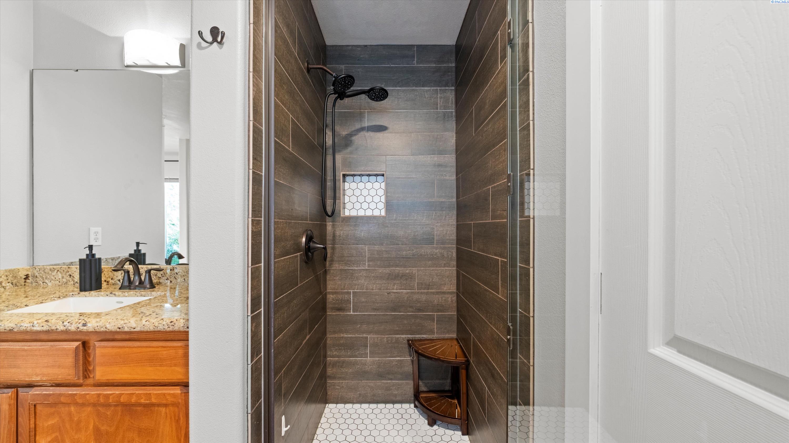 Pasco, Washington, 99301, United States, 4 Bedrooms Bedrooms, ,2 BathroomsBathrooms,Residential,For Sale,1956772