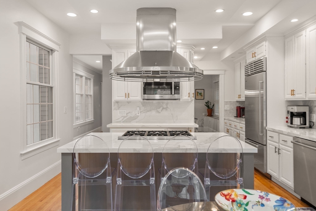 Newton, Massachusetts, 02468, United States, 5 Bedrooms Bedrooms, ,6 BathroomsBathrooms,Residential,For Sale,1805329