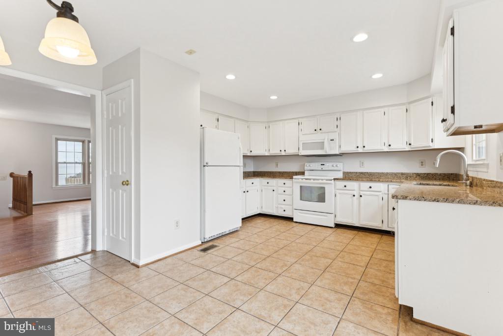 Centreville, Virginia, 20120, United States, 4 Bedrooms Bedrooms, ,4 BathroomsBathrooms,Residential,For Sale,1944825