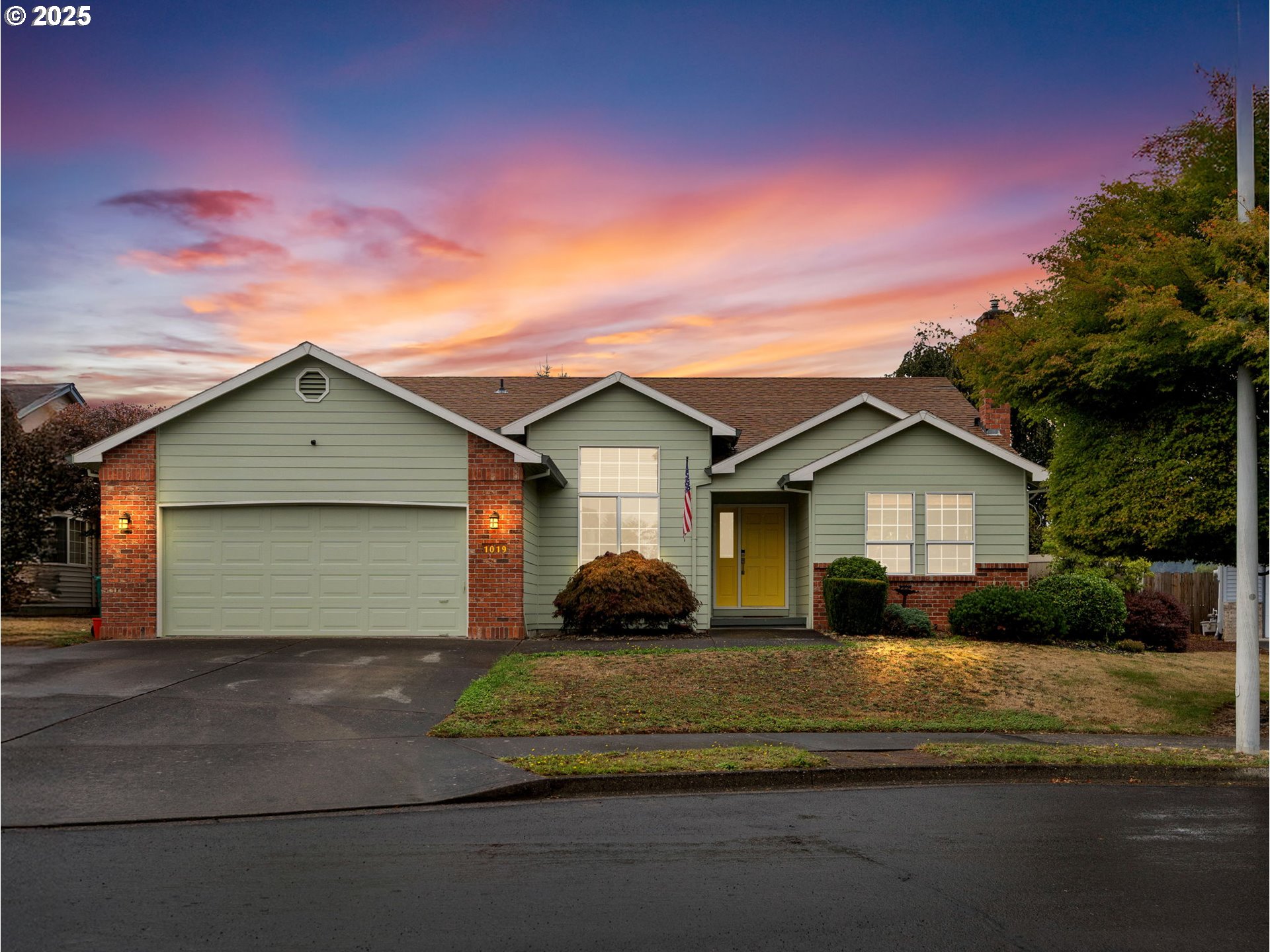 Troutdale, Oregon, 97060, United States, 3 Bedrooms Bedrooms, ,2 BathroomsBathrooms,Residential,For Sale,1984024