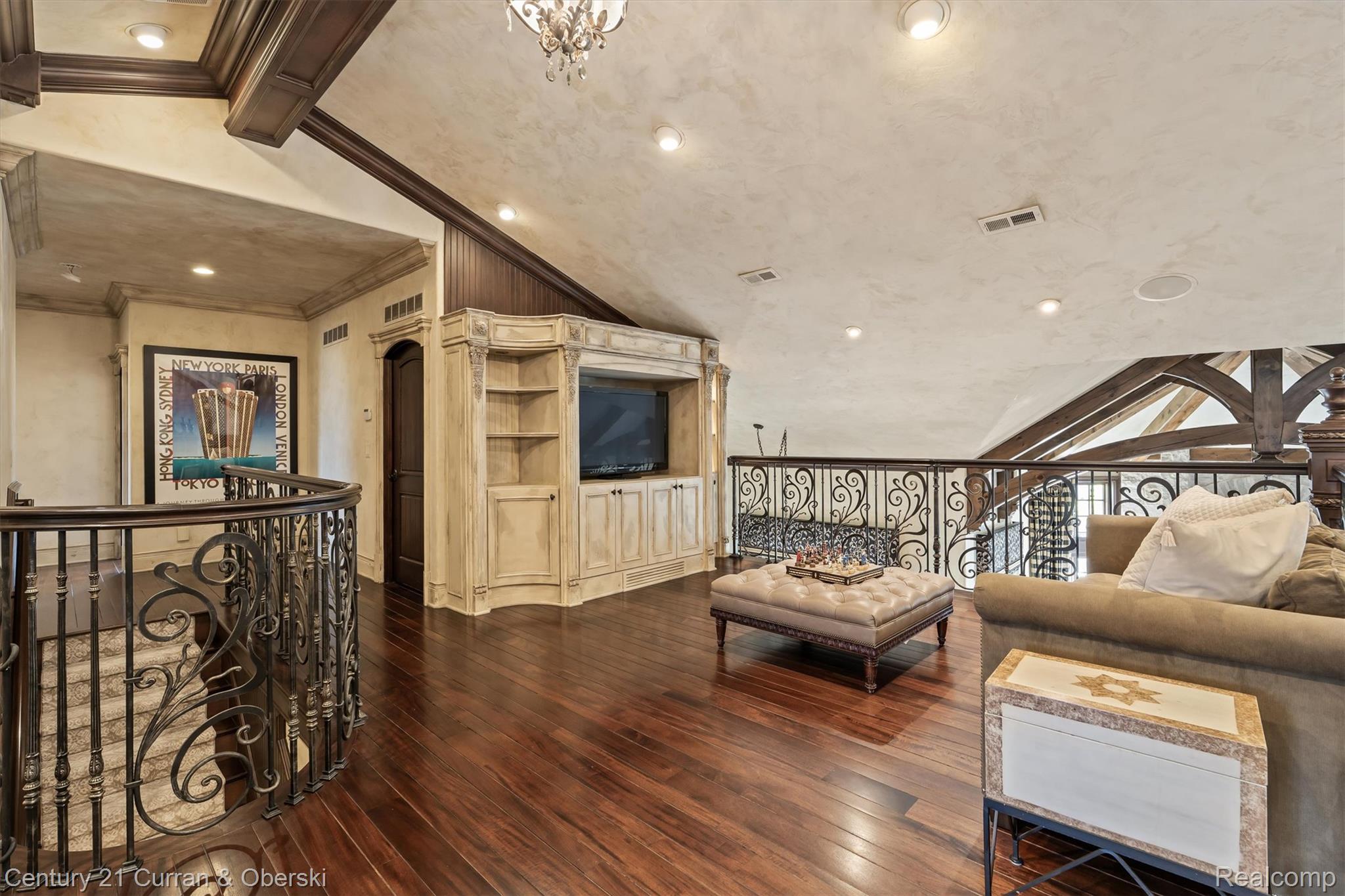 Northville, Michigan, 48168, United States, 4 Bedrooms Bedrooms, ,7 BathroomsBathrooms,Residential,For Sale,2038864