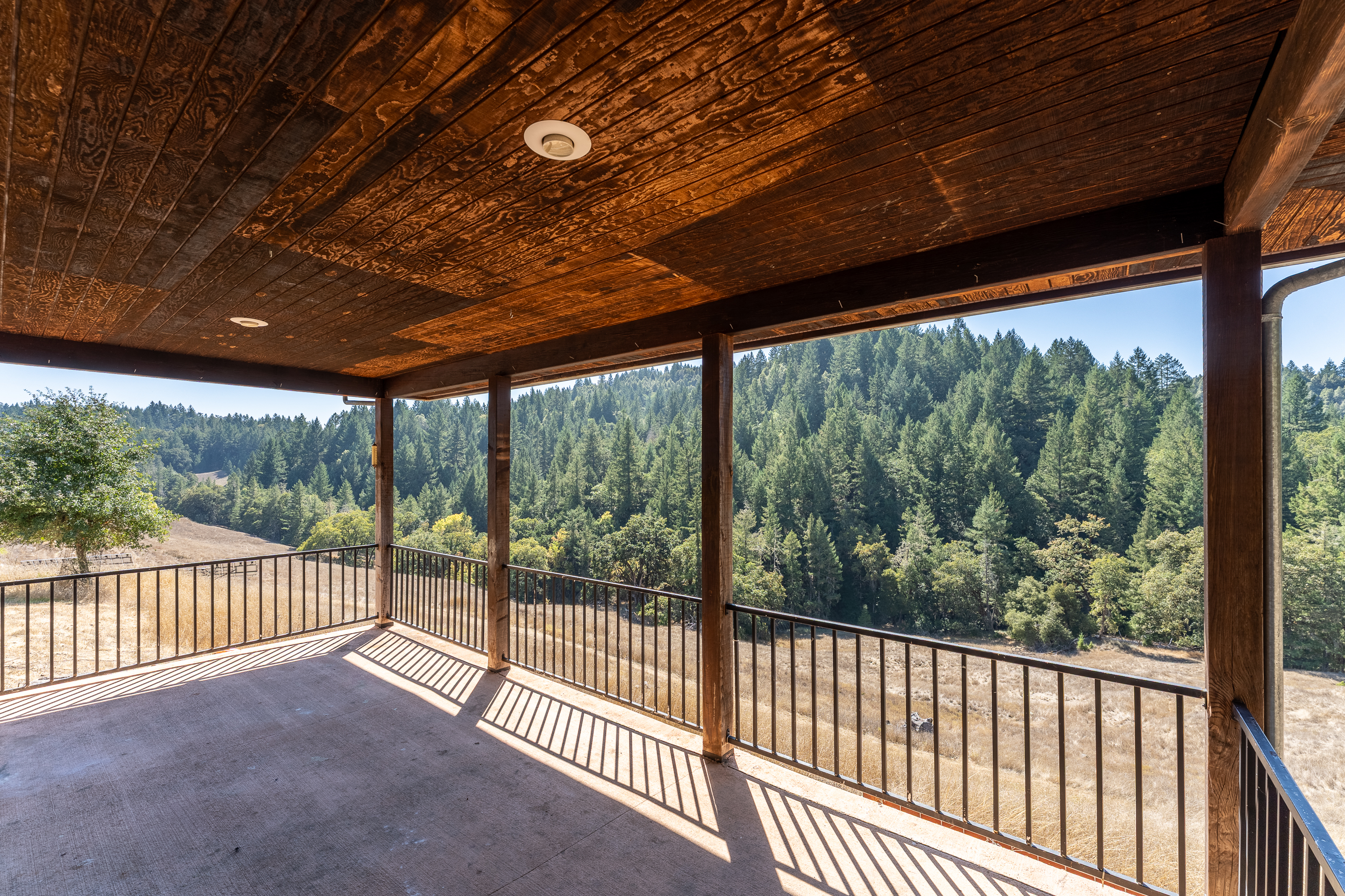 Willits, California, 95490, United States, 2 Bedrooms Bedrooms, ,2 BathroomsBathrooms,Residential,For Sale,1959114