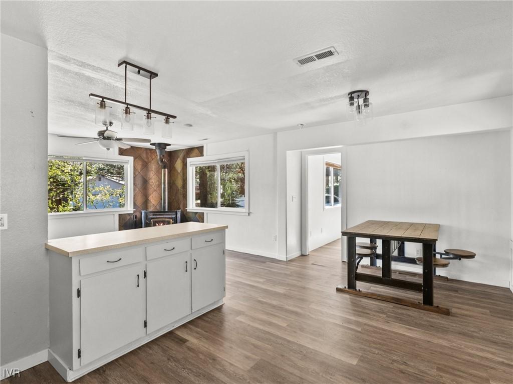 City Of South Lake Tahoe, California, 96150, United States, 3 Bedrooms Bedrooms, ,2 BathroomsBathrooms,Residential,For Sale,1736156