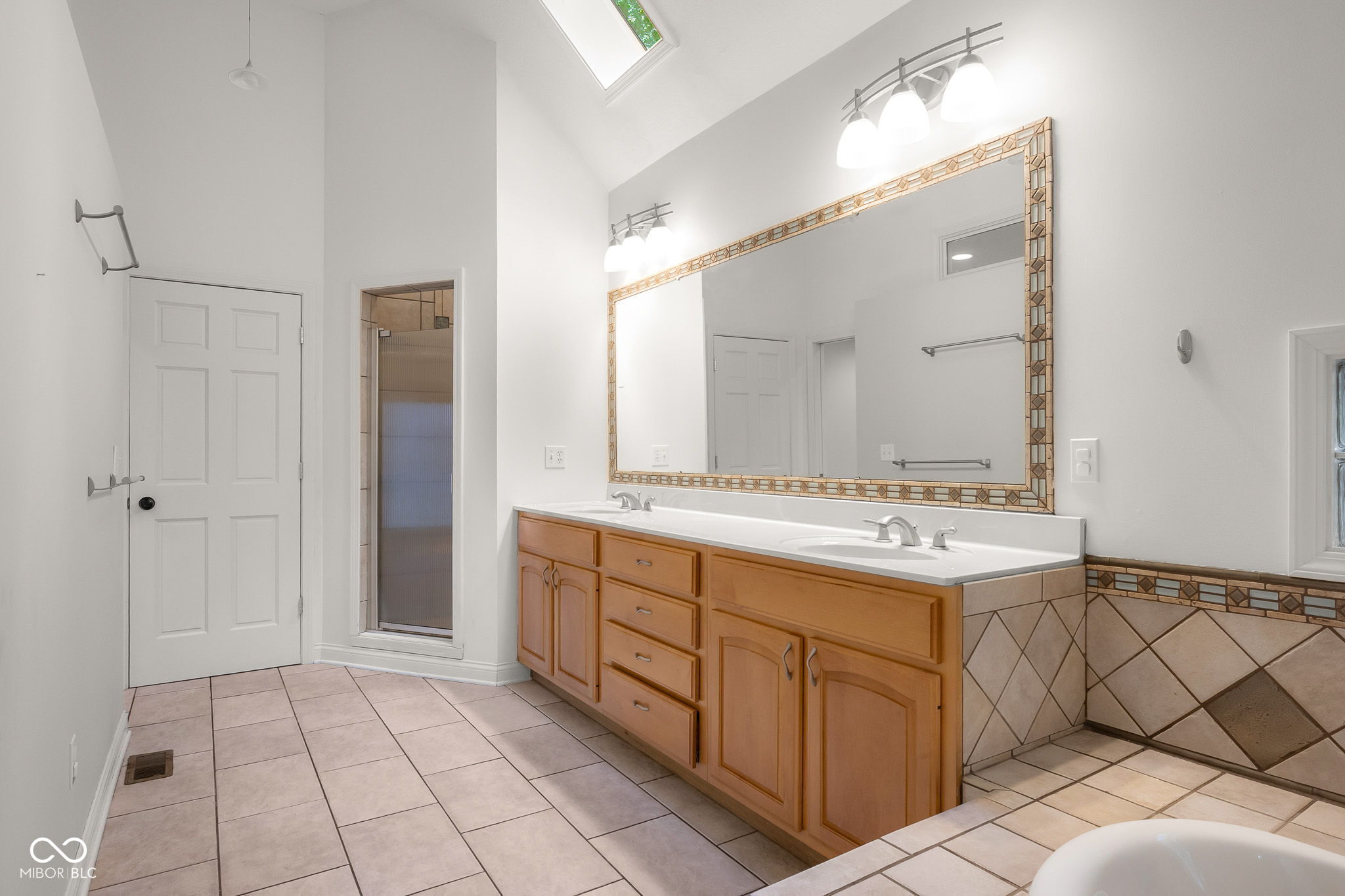 Columbus, Indiana, 47201, United States, 5 Bedrooms Bedrooms, ,6 BathroomsBathrooms,Residential,For Sale,1982008