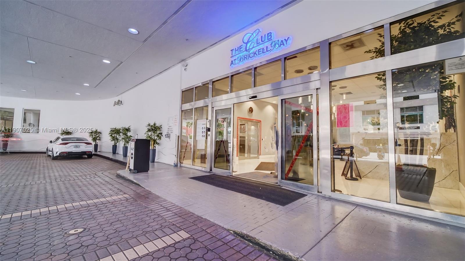 Miami, Florida, 33131, United States, 1 Bedroom Bedrooms, ,1 BathroomBathrooms,Residential,For Sale,1986520