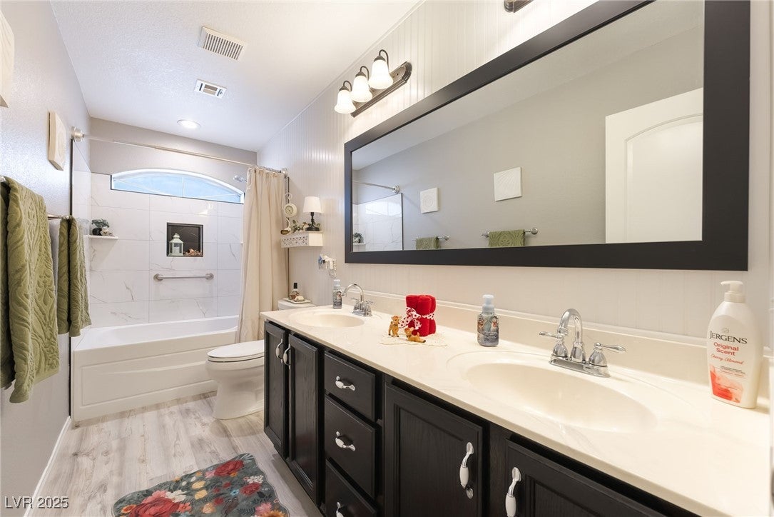 Henderson, Nevada, 89015, United States, 4 Bedrooms Bedrooms, ,3 BathroomsBathrooms,Residential,For Sale,2001549