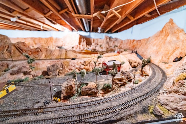 Cottonwood Heights, Utah, 84121, United States, 4 Bedrooms Bedrooms, ,1 BathroomBathrooms,Residential,For Sale,1975513