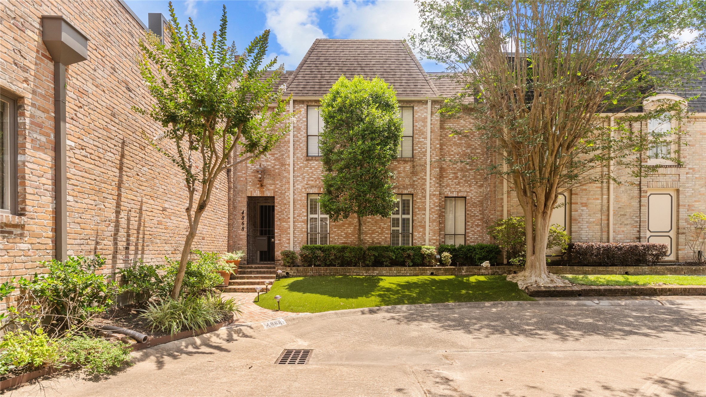 Houston, Texas, 77056, United States, 3 Bedrooms Bedrooms, ,5 BathroomsBathrooms,Residential,For Sale,1911069