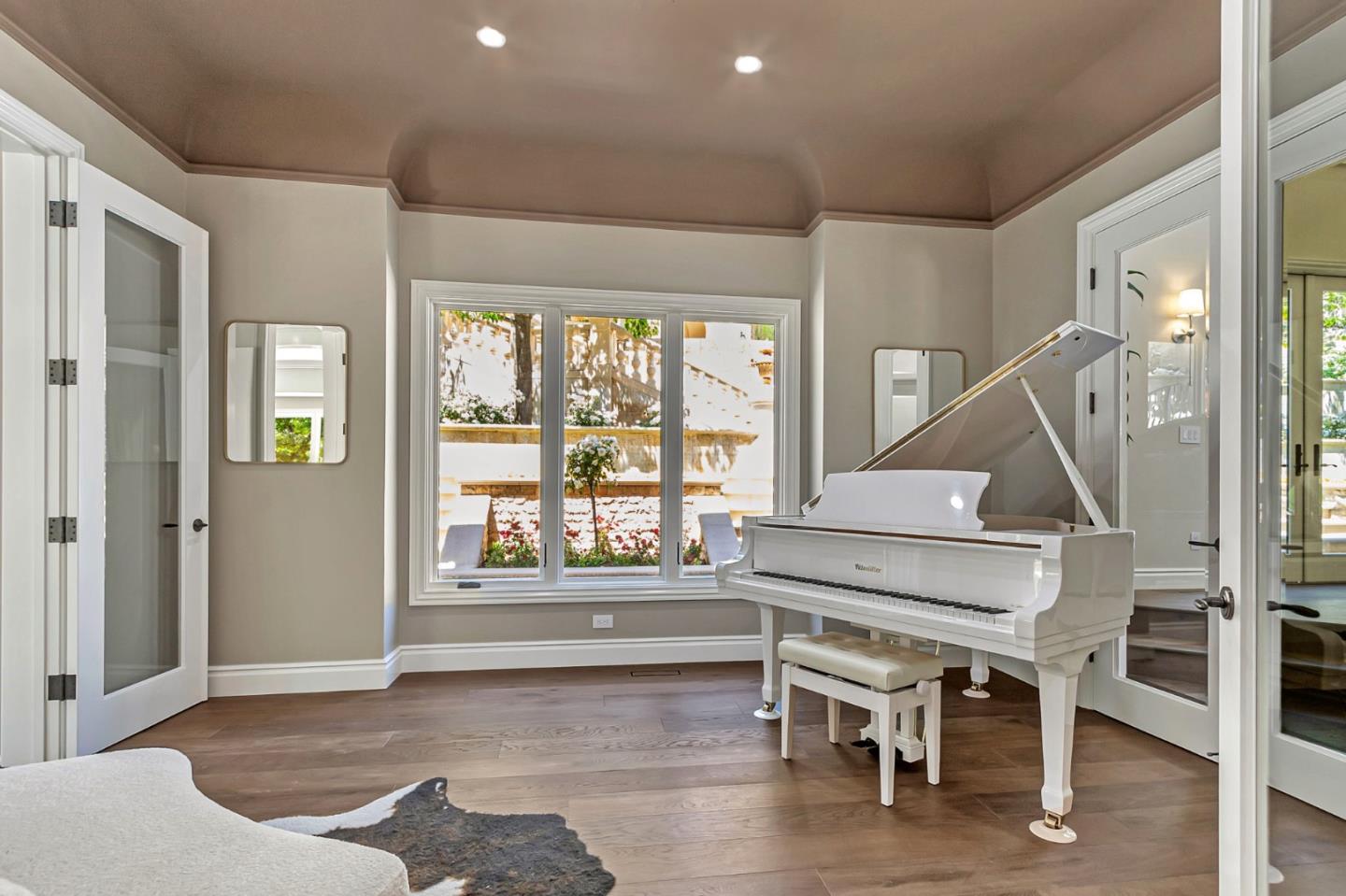 Los Gatos, California, 95032, United States, 8 Bedrooms Bedrooms, ,11 BathroomsBathrooms,Residential,For Sale,1855941