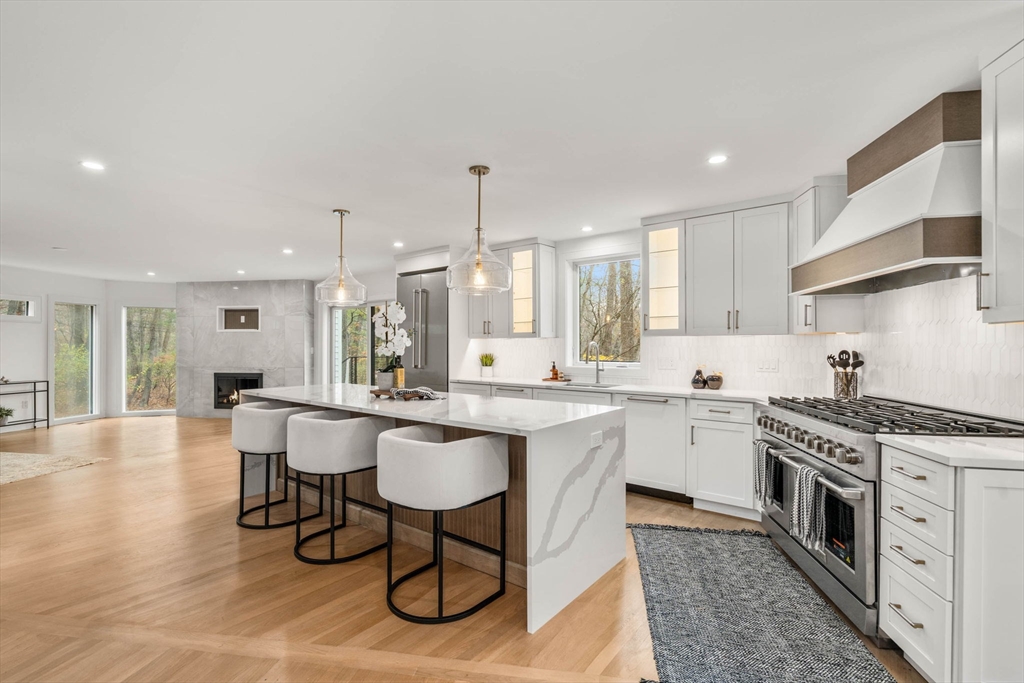 Weston, Massachusetts, 02493, United States, 4 Bedrooms Bedrooms, ,5 BathroomsBathrooms,Residential,For Sale,1989089