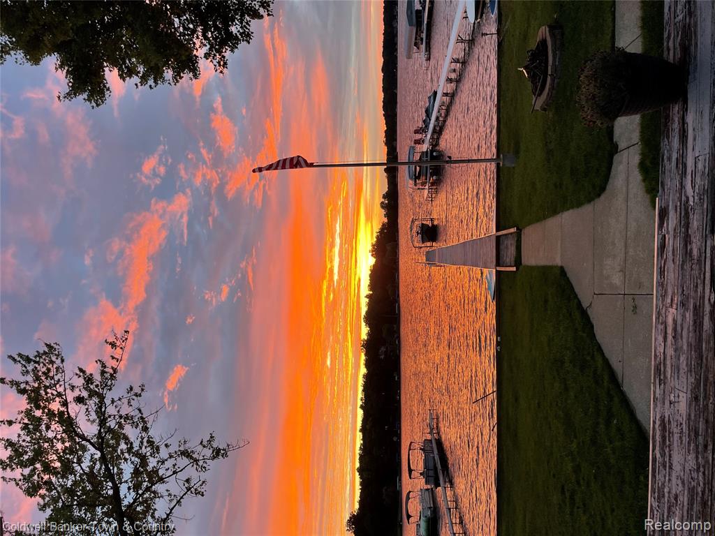 Whitmore Lake, Michigan, 48189, United States, 3 Bedrooms Bedrooms, ,2 BathroomsBathrooms,Residential,For Sale,1925473