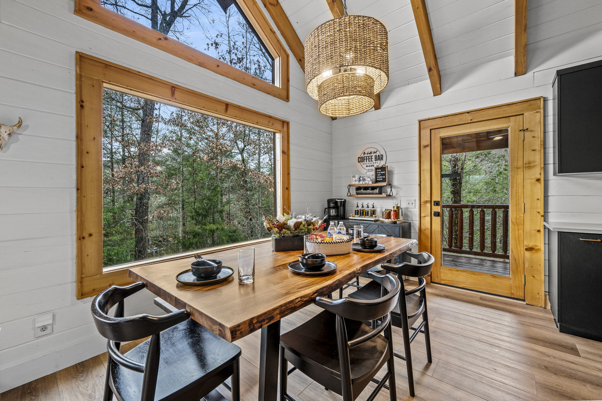 Sevierville, Tennessee, 37862, United States, 3 Bedrooms Bedrooms, ,2 BathroomsBathrooms,Residential,For Sale,1930187