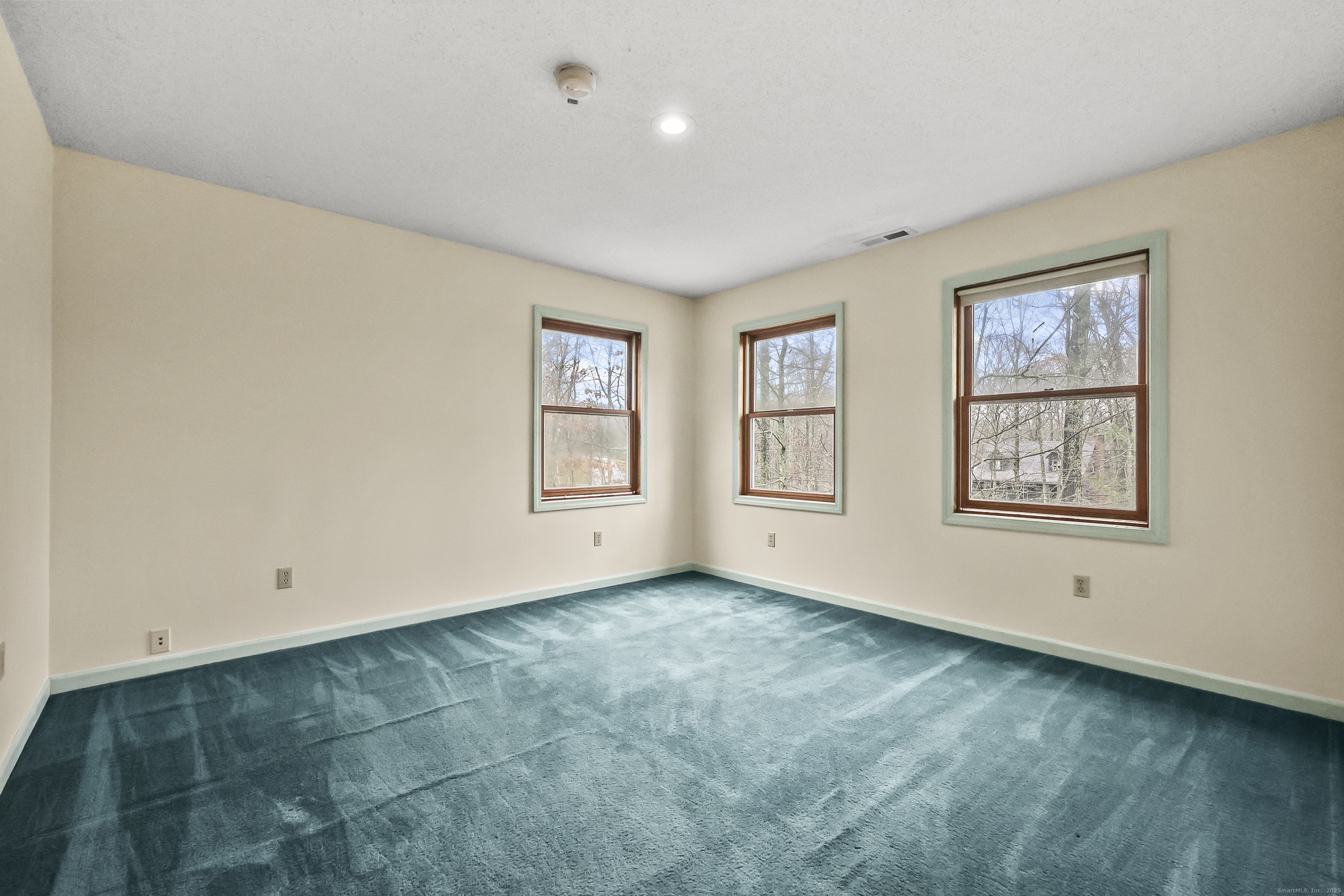 Lebanon, Connecticut, 06249, United States, 3 Bedrooms Bedrooms, ,4 BathroomsBathrooms,Residential,For Sale,1999598