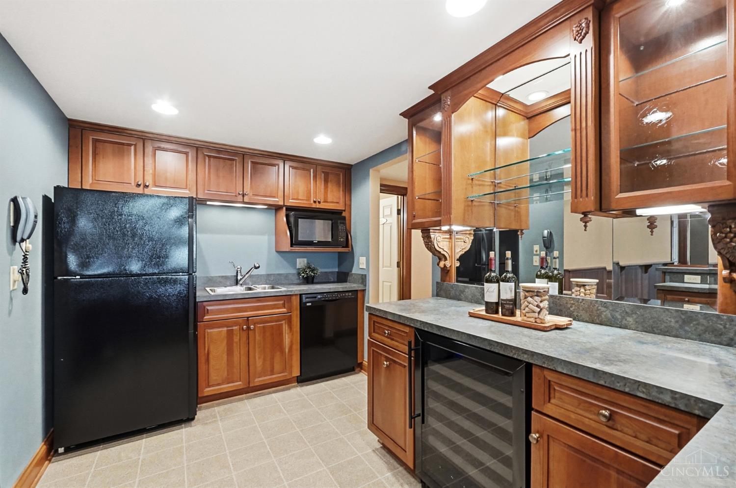 Anderson Twp, Ohio, 45230, United States, 5 Bedrooms Bedrooms, ,6 BathroomsBathrooms,Residential,For Sale,1988245