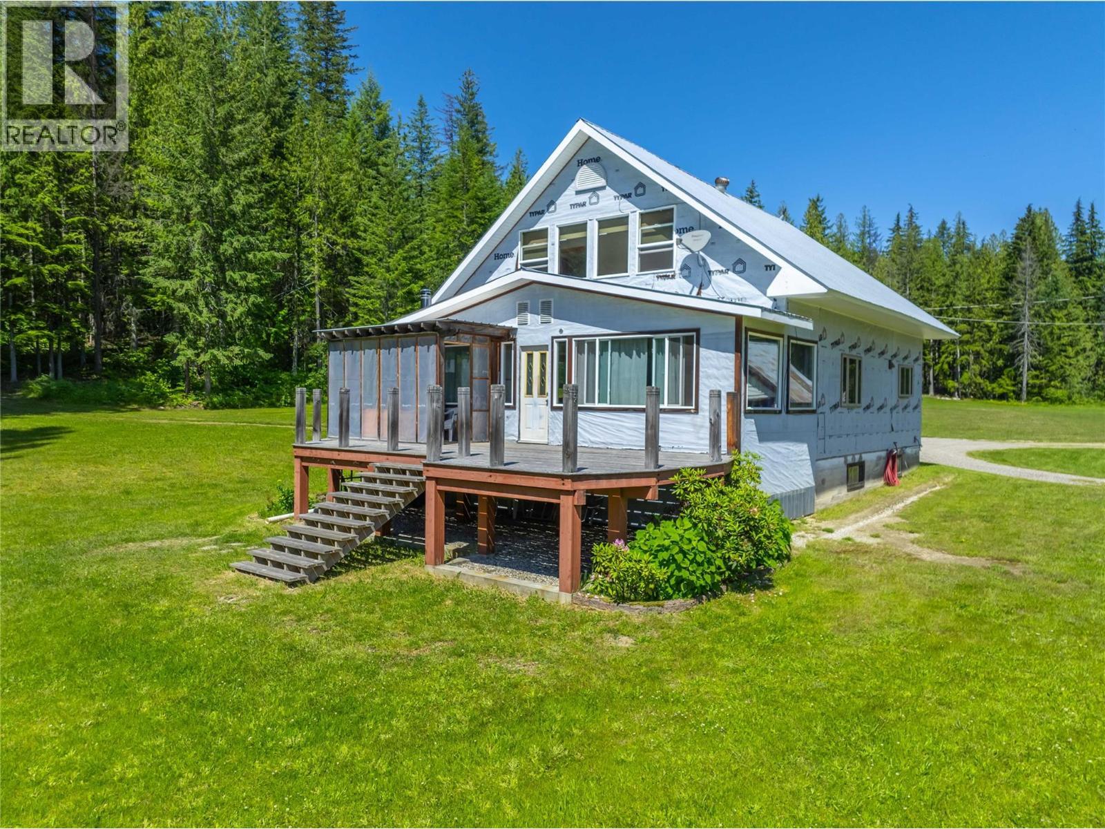 REVELSTOKE, British Columbia, V0E 2S0, CA, 3 Bedrooms Bedrooms, ,1 BathroomBathrooms,Residential,For Sale,1948330