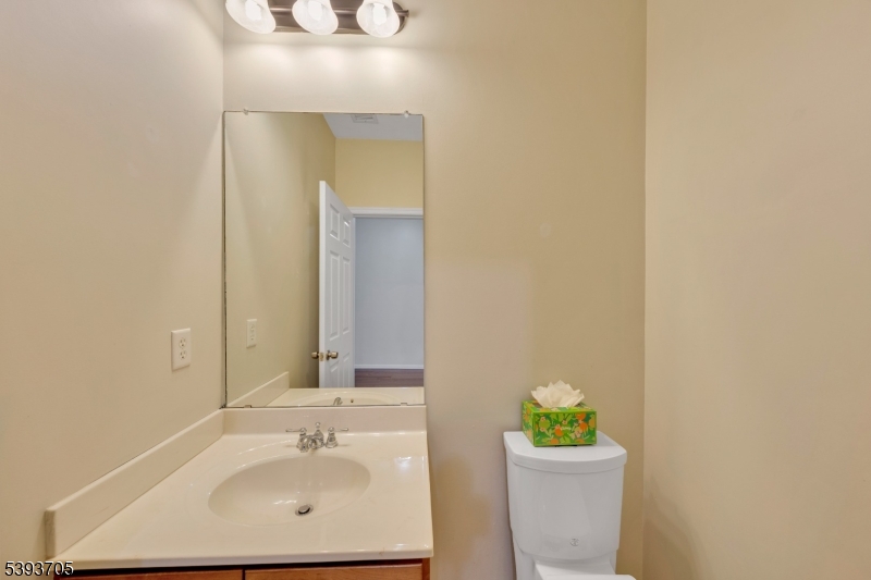 Belleville Twp., New Jersey, 07109, United States, 2 Bedrooms Bedrooms, ,3 BathroomsBathrooms,Residential,For Sale,1971321