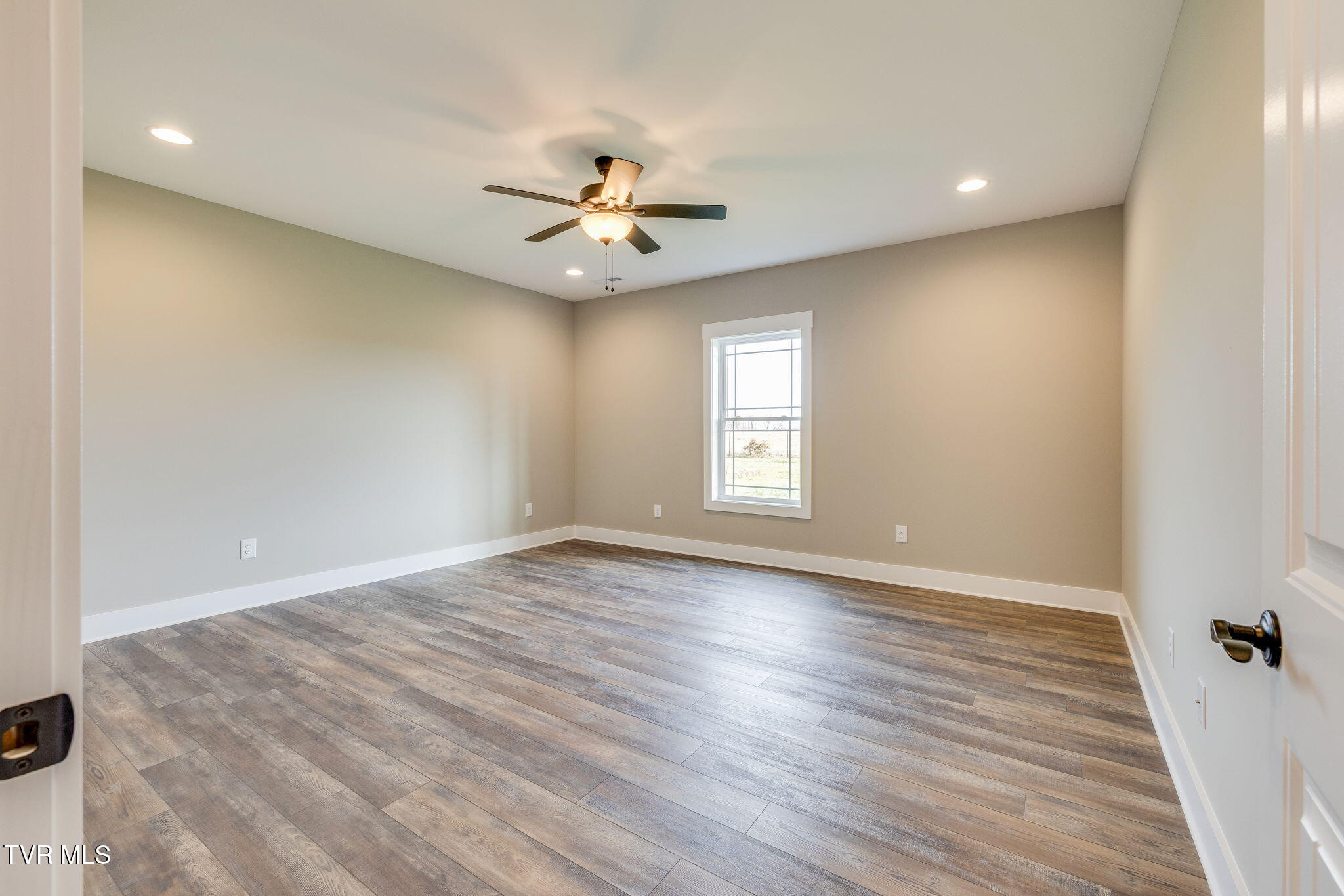 Jonesborough, Tennessee, 37659, United States, 4 Bedrooms Bedrooms, ,3 BathroomsBathrooms,Residential,For Sale,1974561