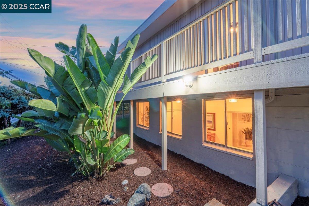 Redwood City, California, 94062, United States, 4 Bedrooms Bedrooms, ,3 BathroomsBathrooms,Residential,For Sale,1989163