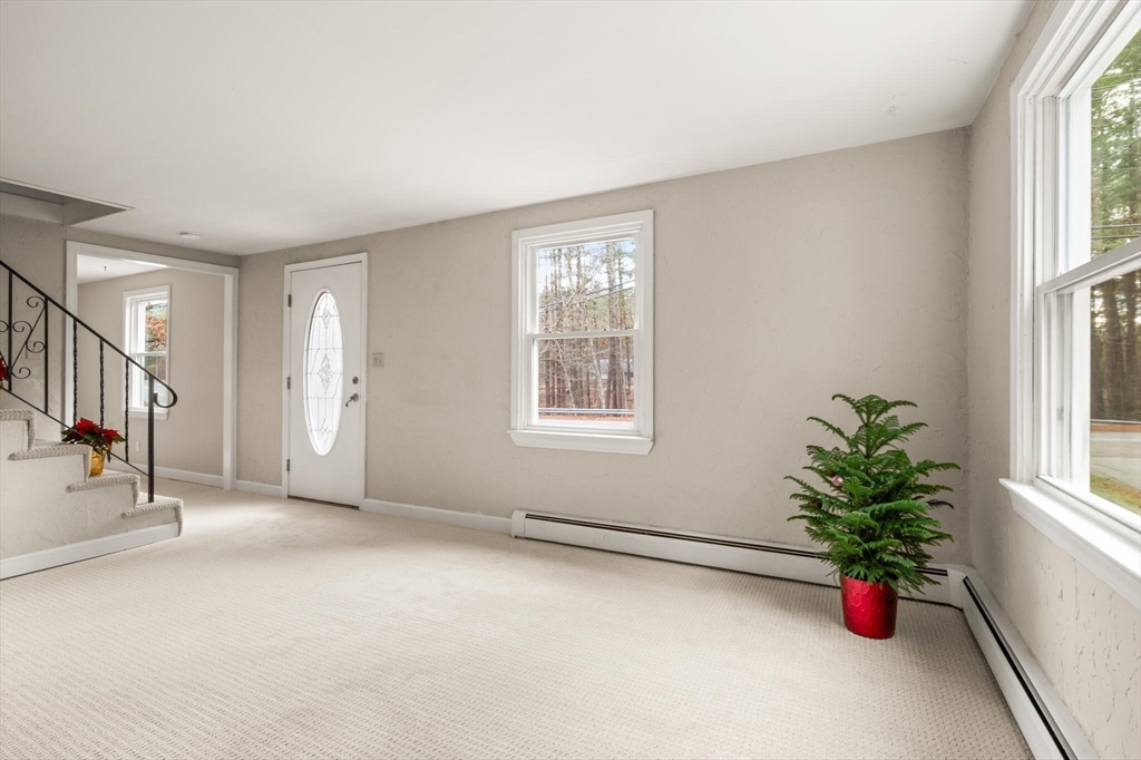 Dunstable, Massachusetts, 01827, United States, 4 Bedrooms Bedrooms, ,2 BathroomsBathrooms,Residential,For Sale,2001941