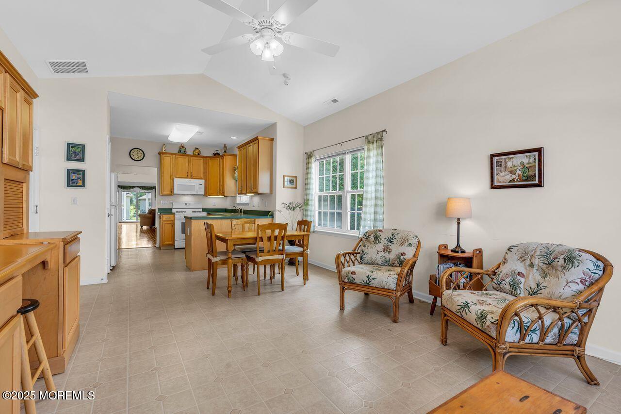 Franklin Twp, New Jersey, 08873, United States, 2 Bedrooms Bedrooms, ,2 BathroomsBathrooms,Residential,For Sale,1985006