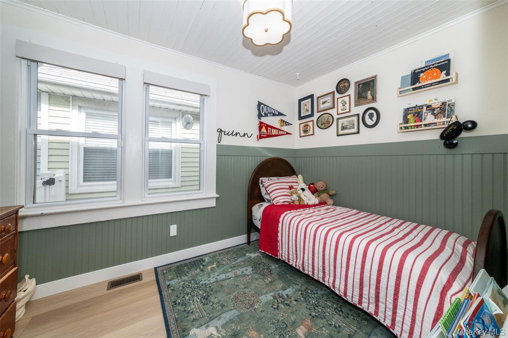 Bronx, New York, 10464, United States, 2 Bedrooms Bedrooms, ,1 BathroomBathrooms,Residential,For Sale,1975027