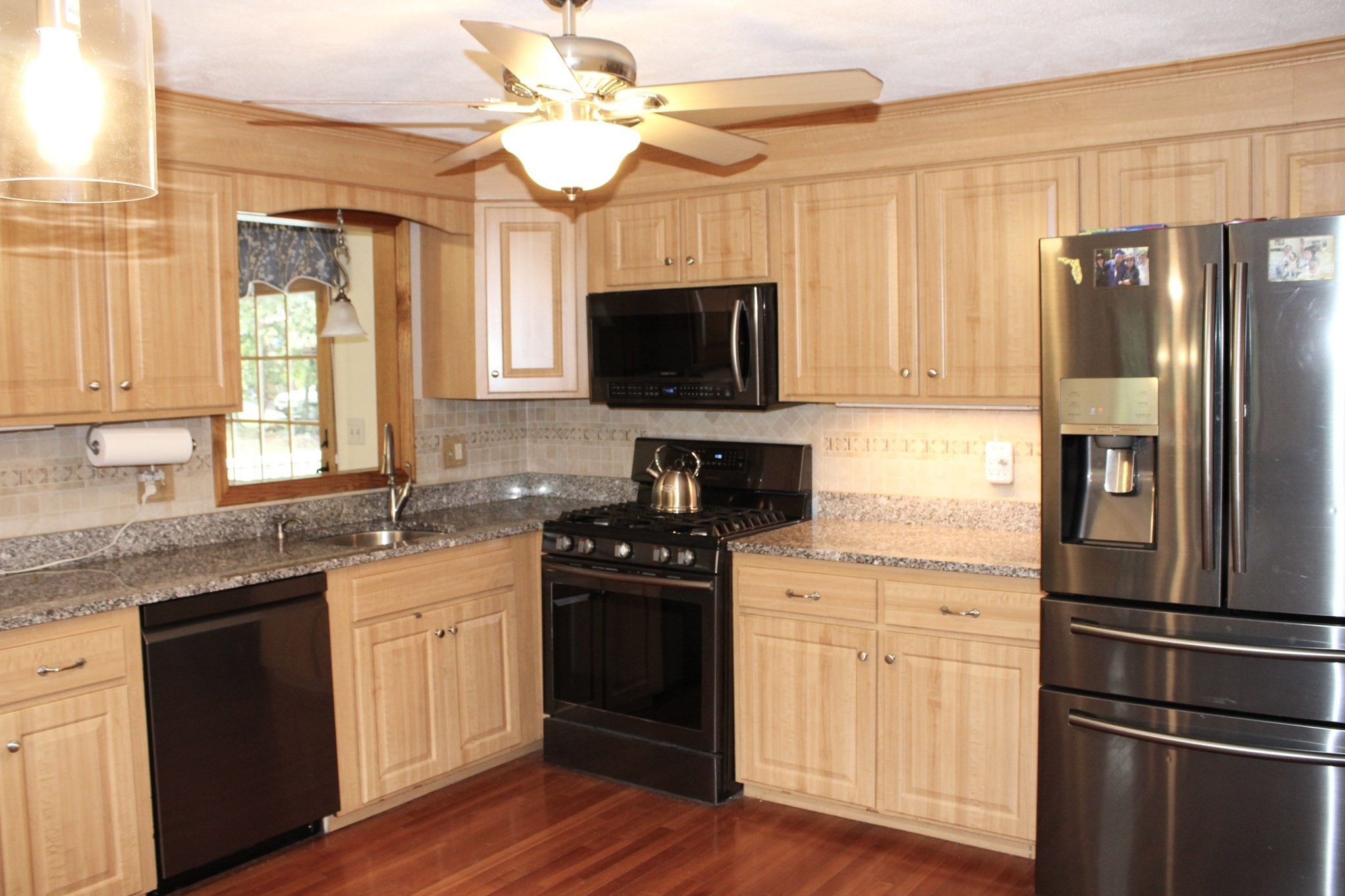 Woburn, Massachusetts, 01801, United States, 4 Bedrooms Bedrooms, ,2 BathroomsBathrooms,Residential,For Sale,1979204