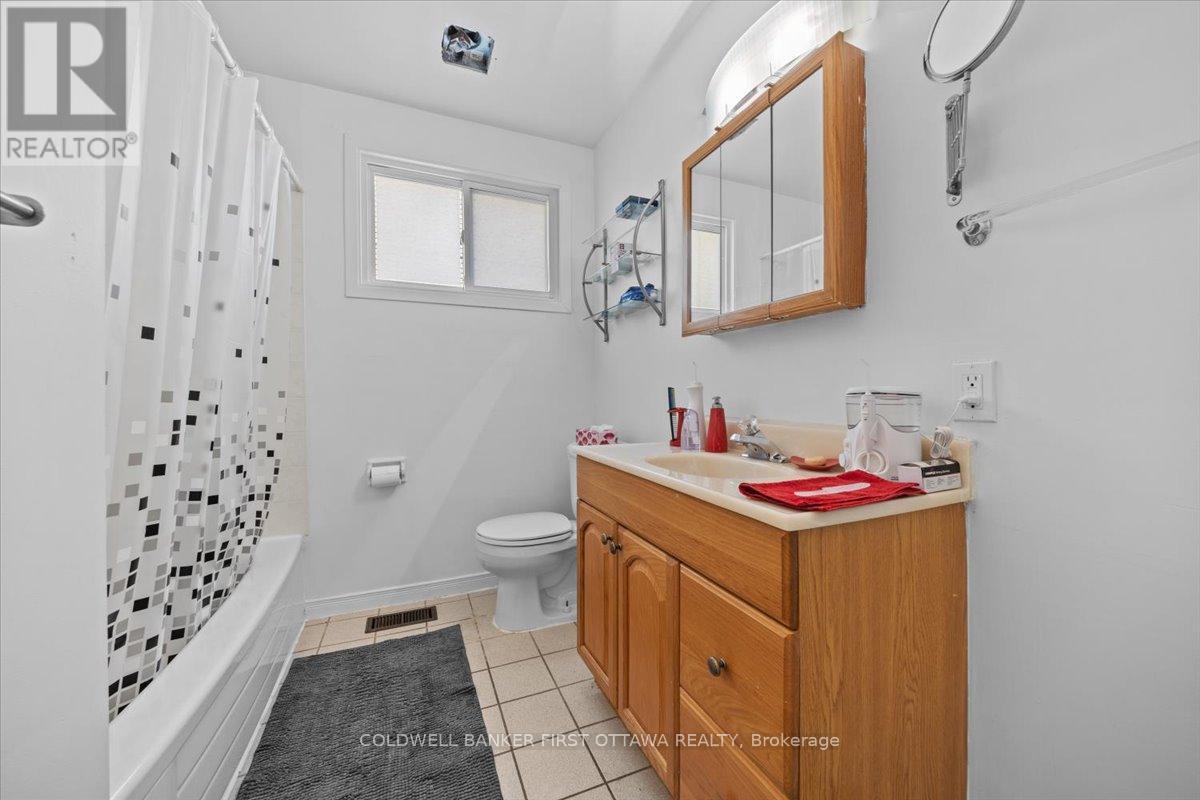 Ottawa, Ontario, K2B 6B9, CA, 7 Bedrooms Bedrooms, ,3 BathroomsBathrooms,Residential,For Sale,1903651