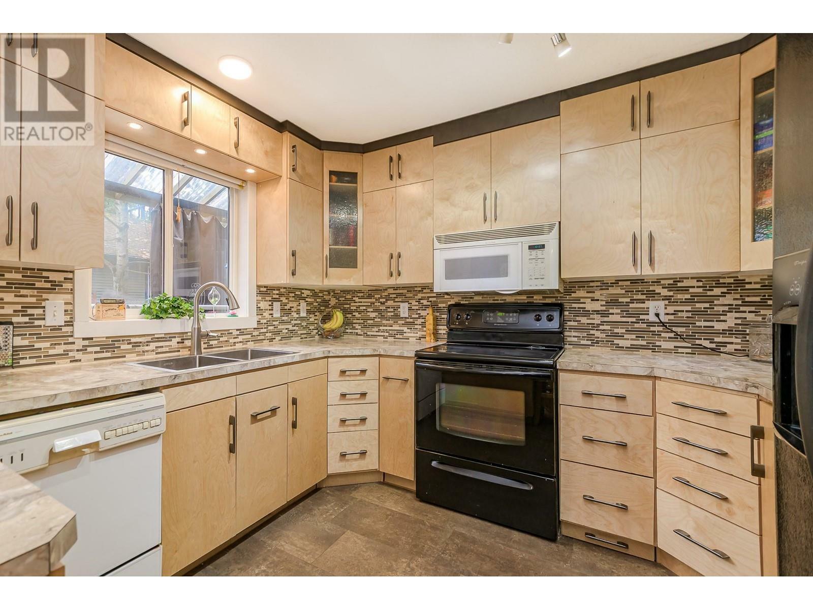 SALMON ARM, British Columbia, V1E 3C2, CA, 5 Bedrooms Bedrooms, ,3 BathroomsBathrooms,Residential,For Sale,1838319