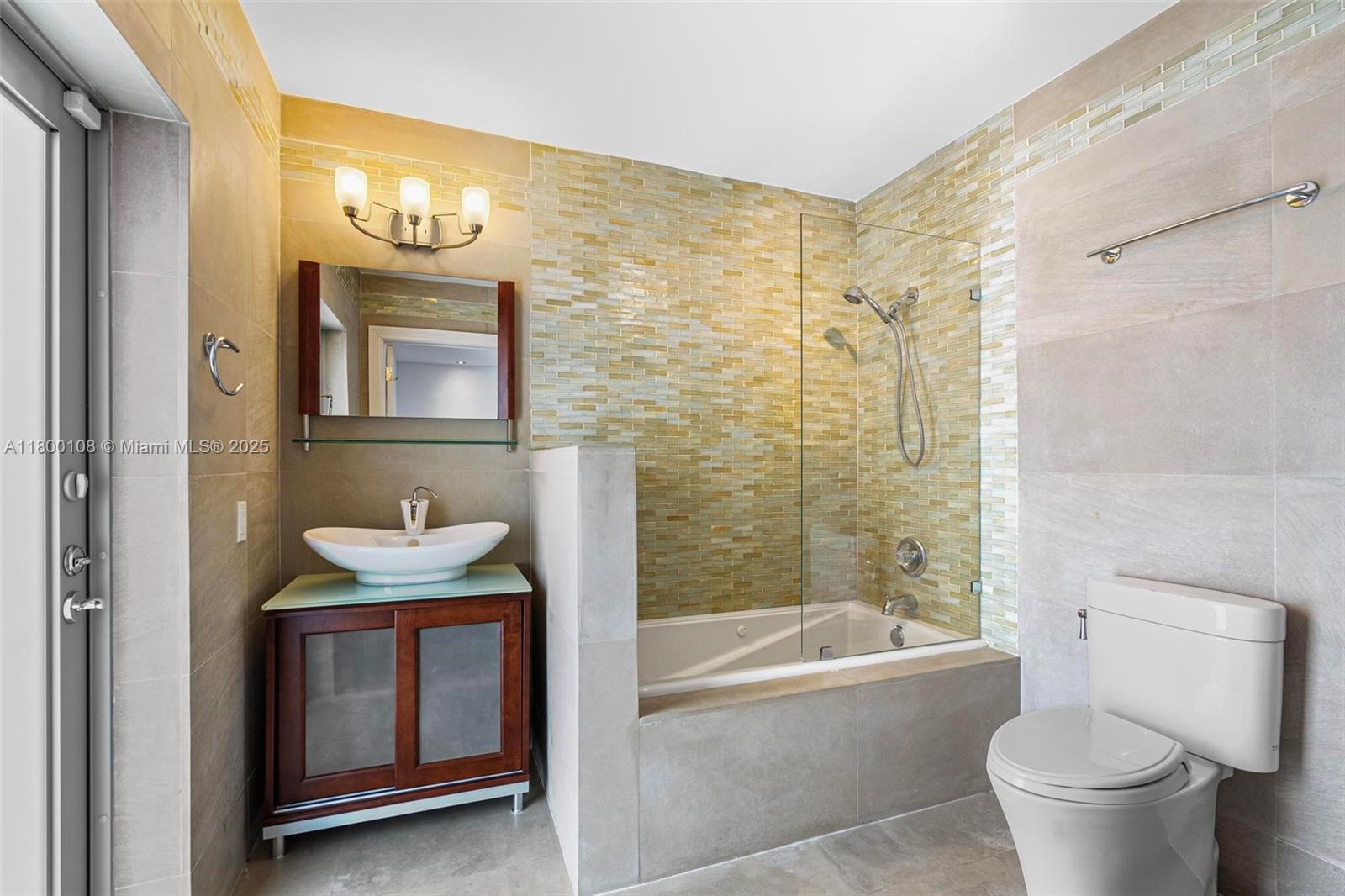 North Miami, Florida, 33181, United States, 5 Bedrooms Bedrooms, ,5 BathroomsBathrooms,Residential,For Sale,1804760