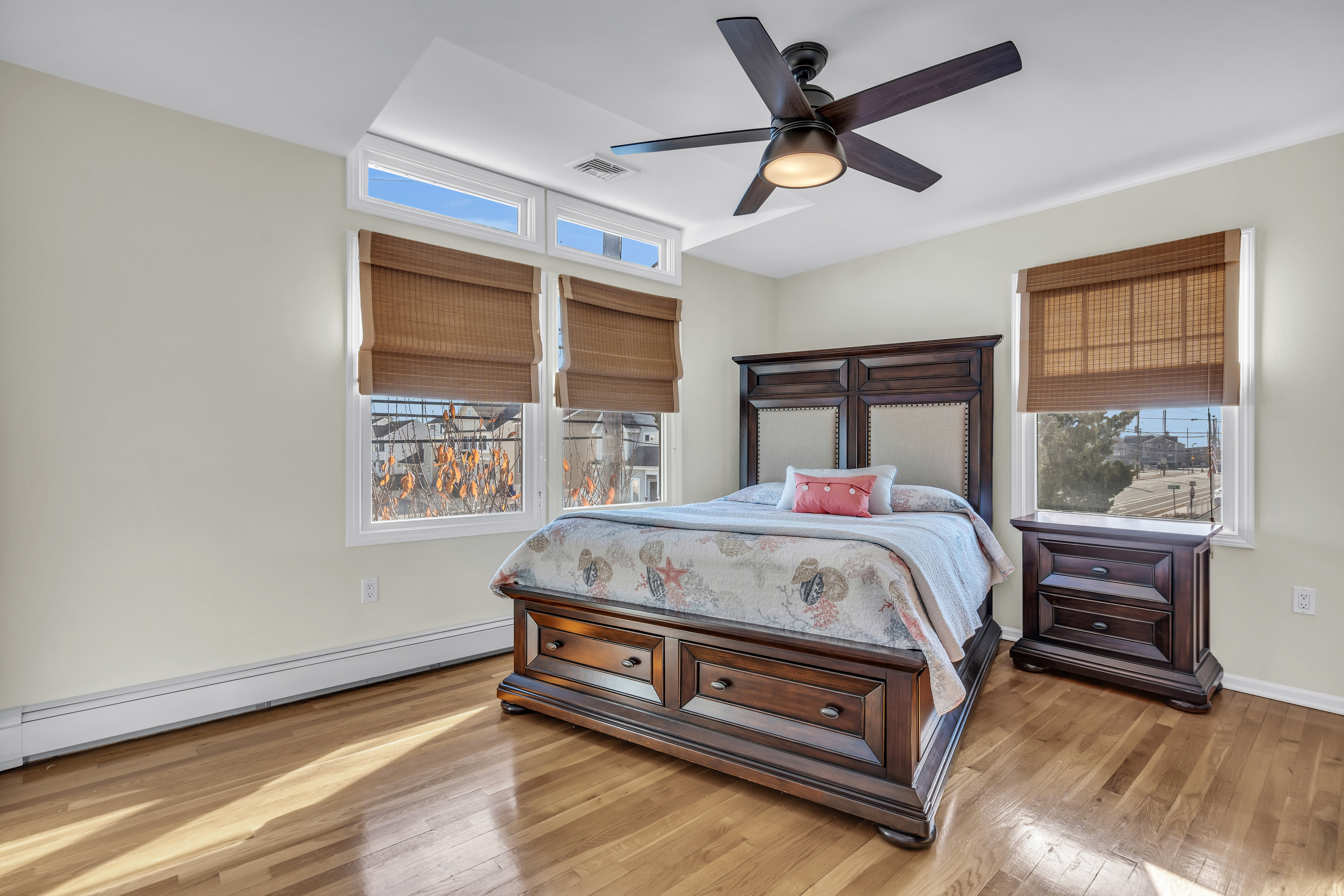  Waterfront Custom Shore Colonial in Silver Beach - 物件實景