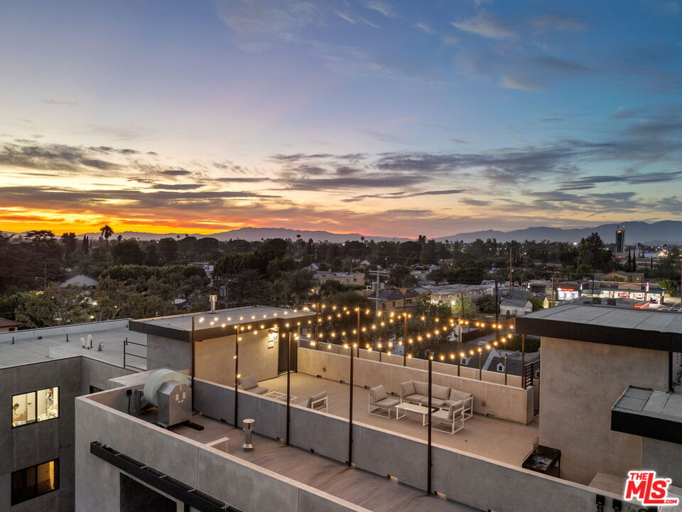 Valley Village, California, 91607, United States, 25 Bedrooms Bedrooms, ,Residential,For Sale,1932634