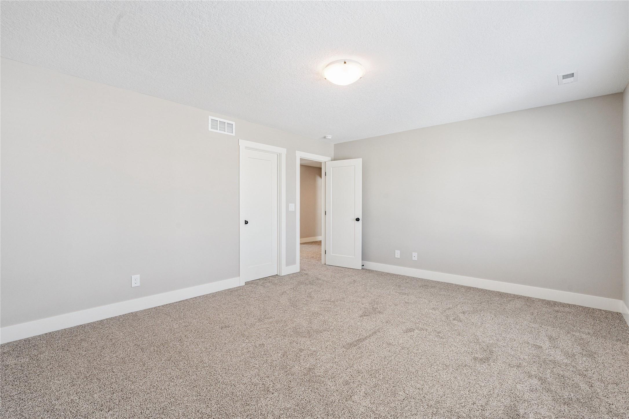 Urbandale, Iowa, 50323, United States, 5 Bedrooms Bedrooms, ,4 BathroomsBathrooms,Residential,For Sale,2005616