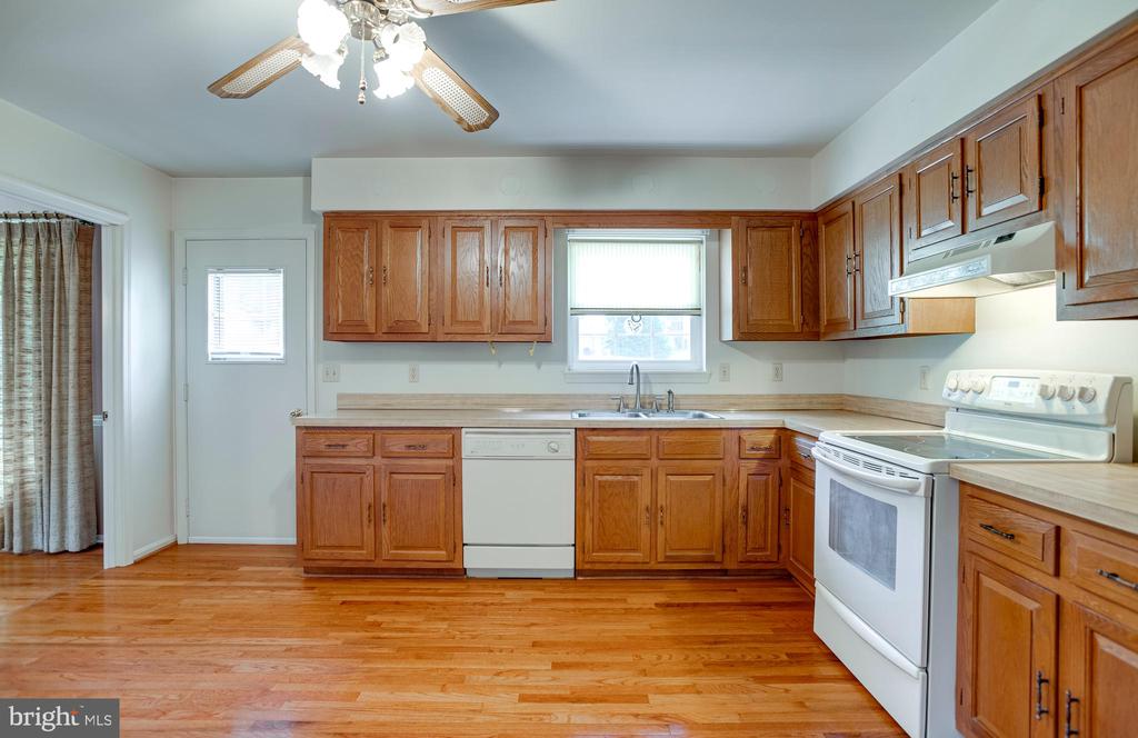 Warrenton, Virginia, 20187, United States, 3 Bedrooms Bedrooms, ,3 BathroomsBathrooms,Residential,For Sale,2049291