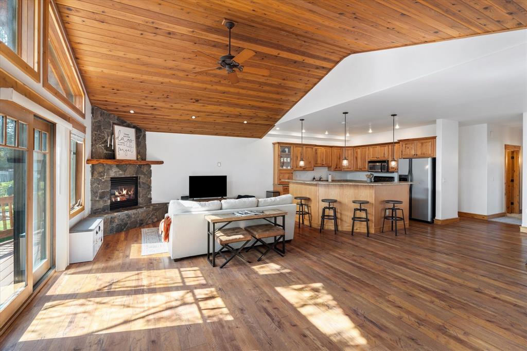 Lakeside, Montana, 59922, United States, 3 Bedrooms Bedrooms, ,2 BathroomsBathrooms,Residential,For Sale,2048351