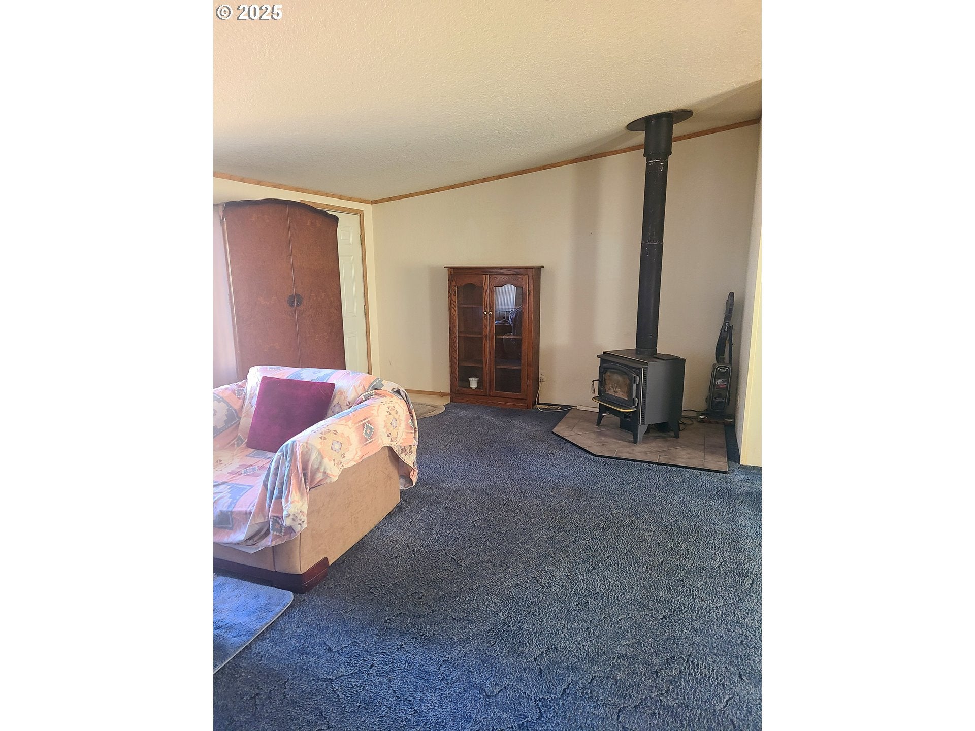 Lyle, Washington, 98635, United States, 3 Bedrooms Bedrooms, ,2 BathroomsBathrooms,Residential,For Sale,1875194
