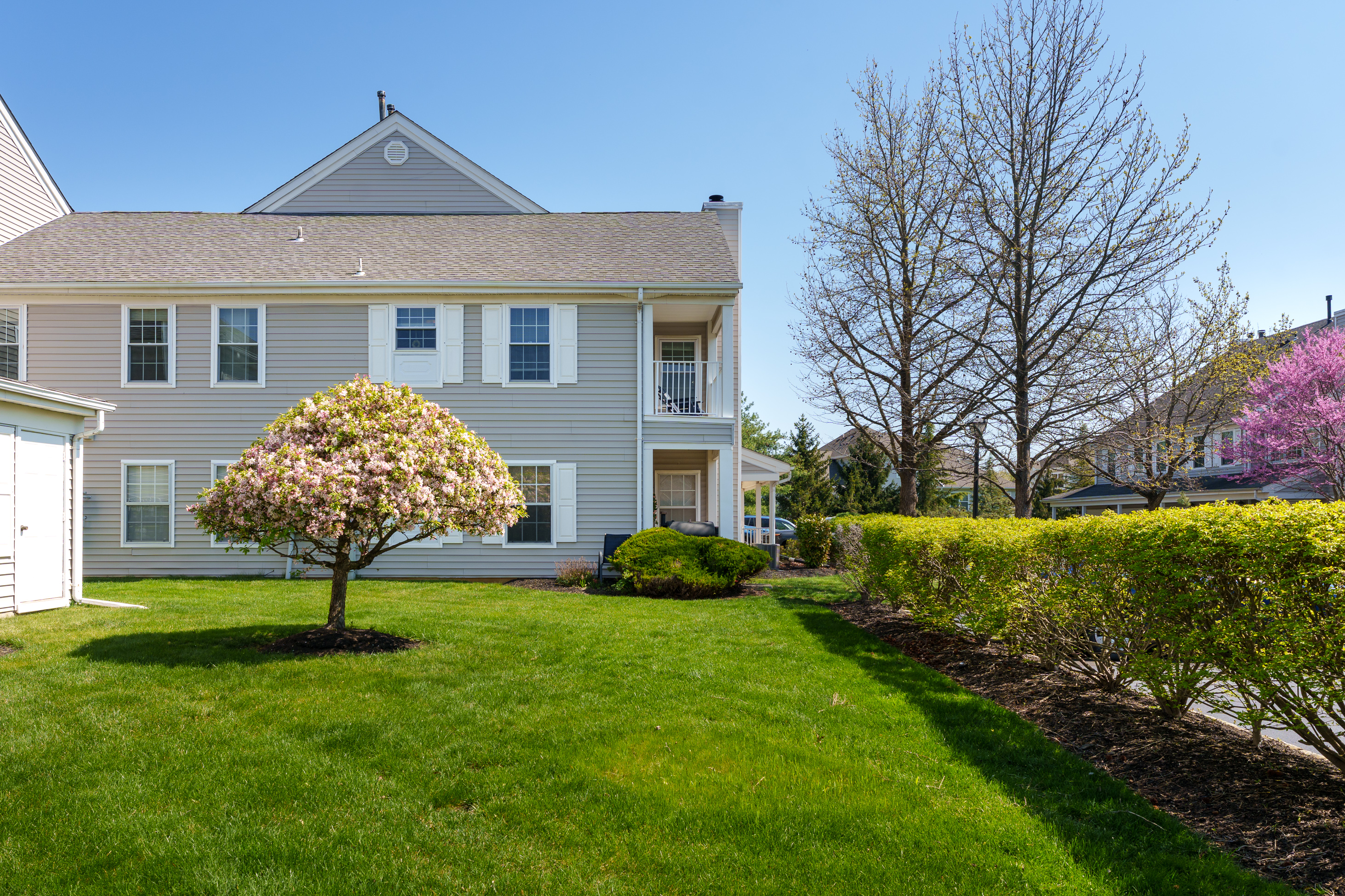  Move-In Ready Eagles Chase Condo with Private Garage and Balcony - 物件實景