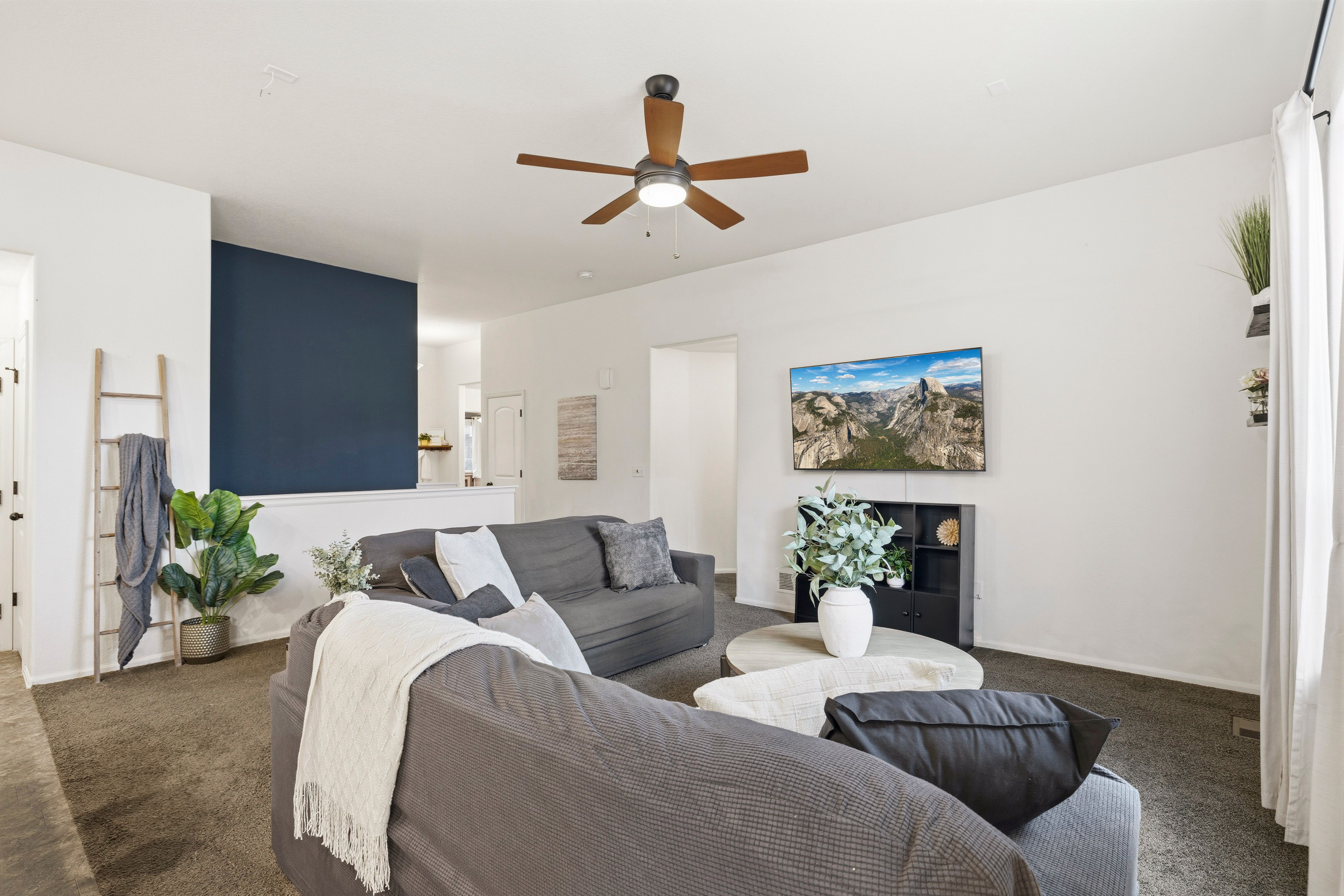  5 Bedrooms, Finished Basement, Solar Paid Off at Closing, I-25 Access - 物件實景