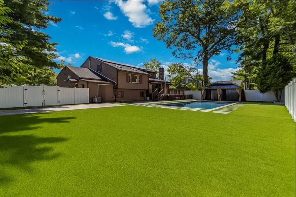 Natick, Massachusetts, 01760, United States, 4 Bedrooms Bedrooms, ,4 BathroomsBathrooms,Residential,For Sale,1950853