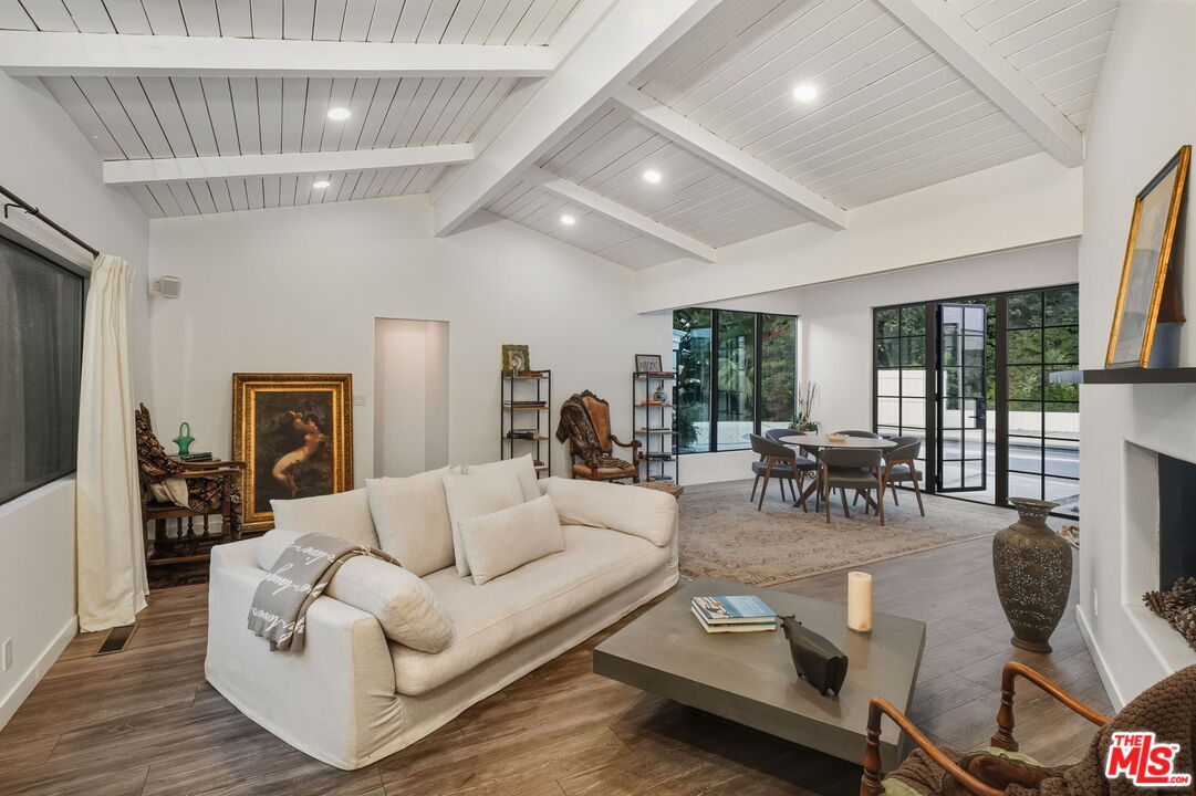 Los Angeles, California, 90049, United States, 3 Bedrooms Bedrooms, ,3 BathroomsBathrooms,Residential,For Sale,2002903