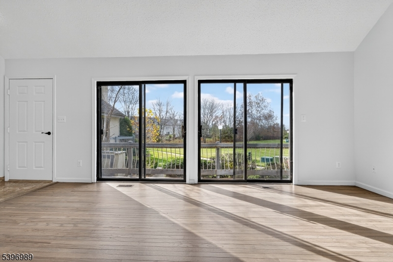 Franklin Twp., New Jersey, 08873, United States, 2 Bedrooms Bedrooms, ,3 BathroomsBathrooms,Residential,For Sale,1993021