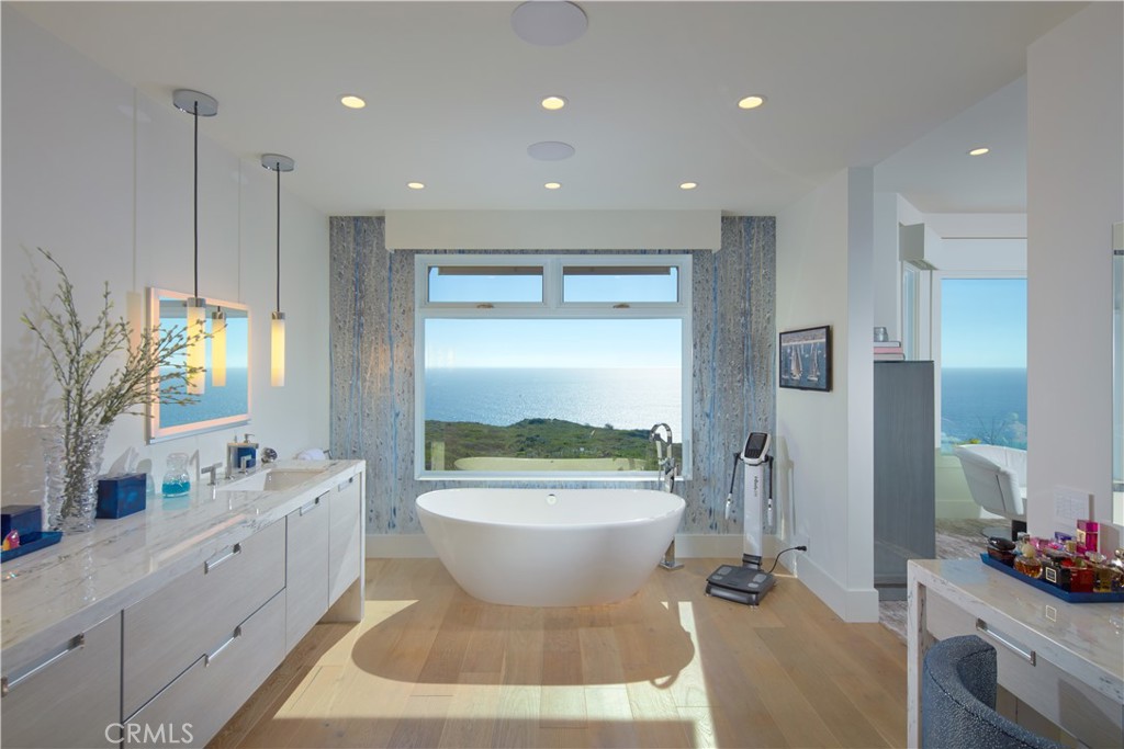 Dana Point, California, 92629, United States, 3 Bedrooms Bedrooms, ,4 BathroomsBathrooms,Residential,For Sale,1885078