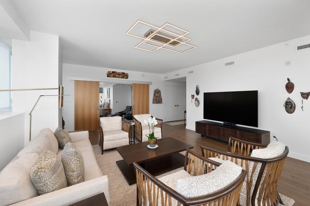 Sacramento, California, 95814, United States, 2 Bedrooms Bedrooms, ,3 BathroomsBathrooms,Residential,For Sale,1905892