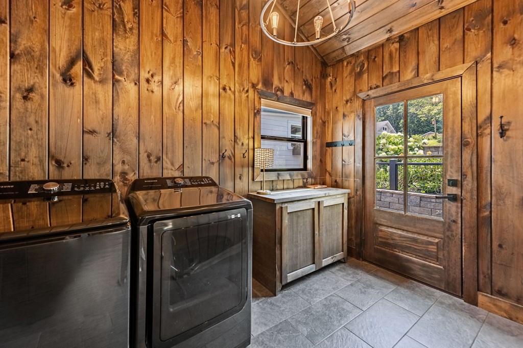 Blue Ridge, Georgia, 30513, United States, 3 Bedrooms Bedrooms, ,2 BathroomsBathrooms,Residential,For Sale,1878100