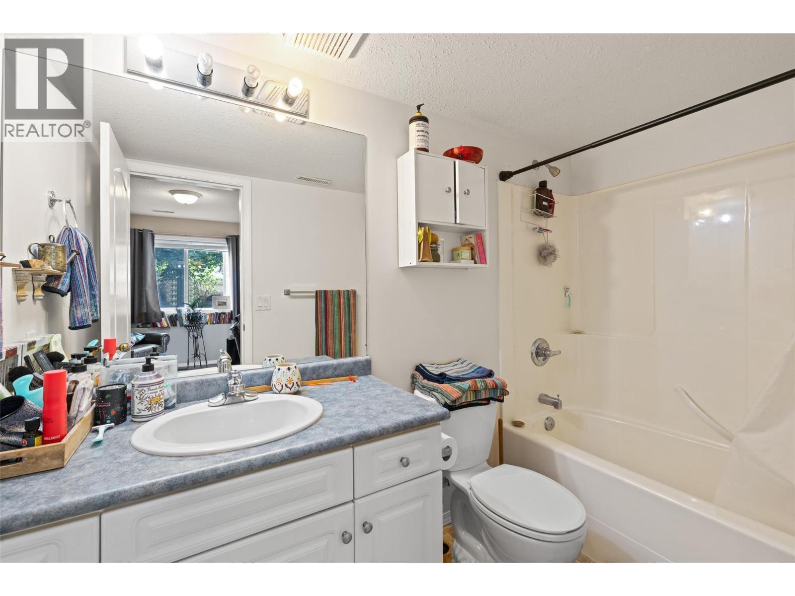 LAKE COUNTRY, British Columbia, V4V 1J1, CA, 5 Bedrooms Bedrooms, ,3 BathroomsBathrooms,Residential,For Sale,1950737