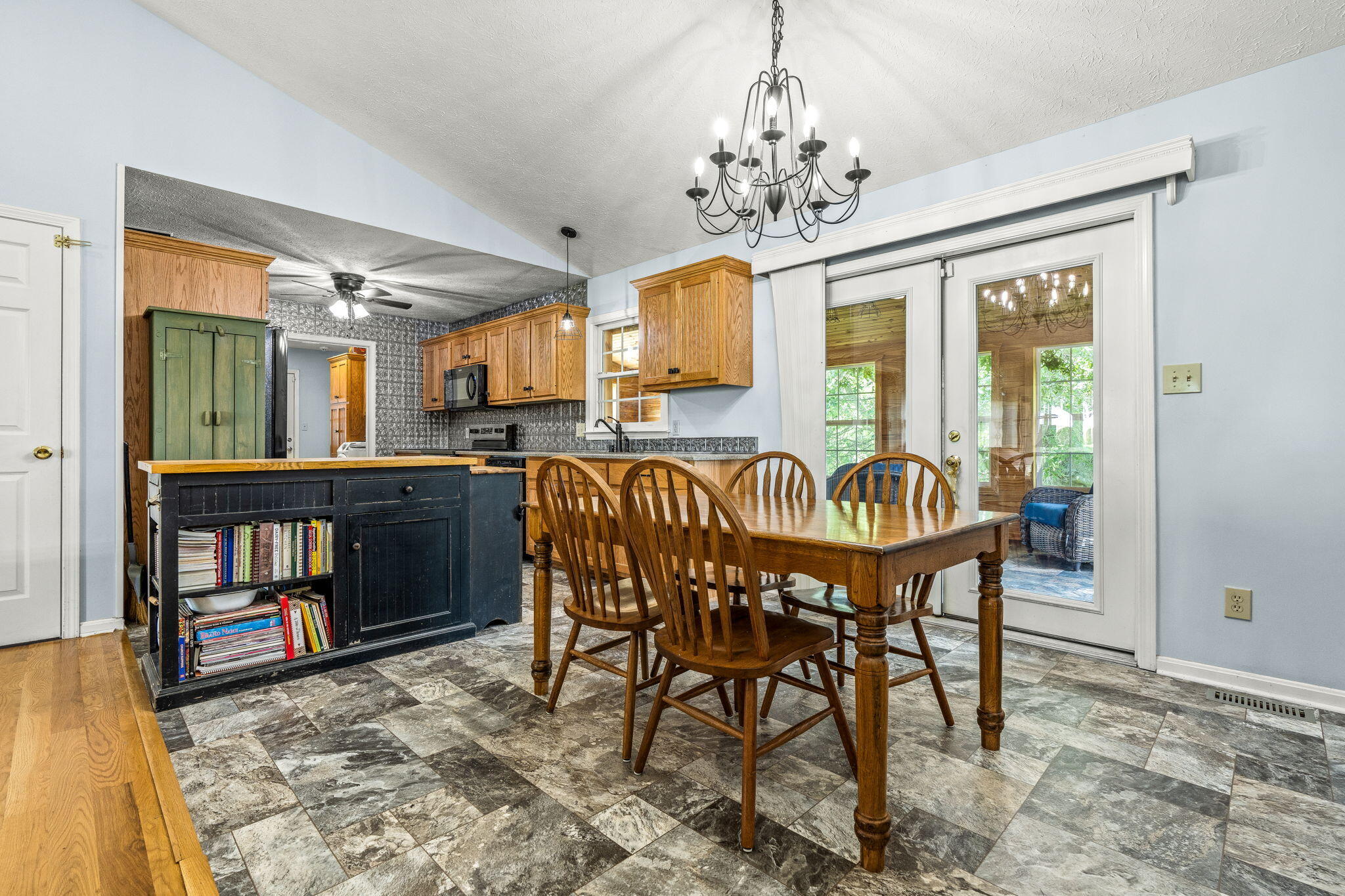 Waddy, Kentucky, 40076, United States, 3 Bedrooms Bedrooms, ,2 BathroomsBathrooms,Residential,For Sale,1979583