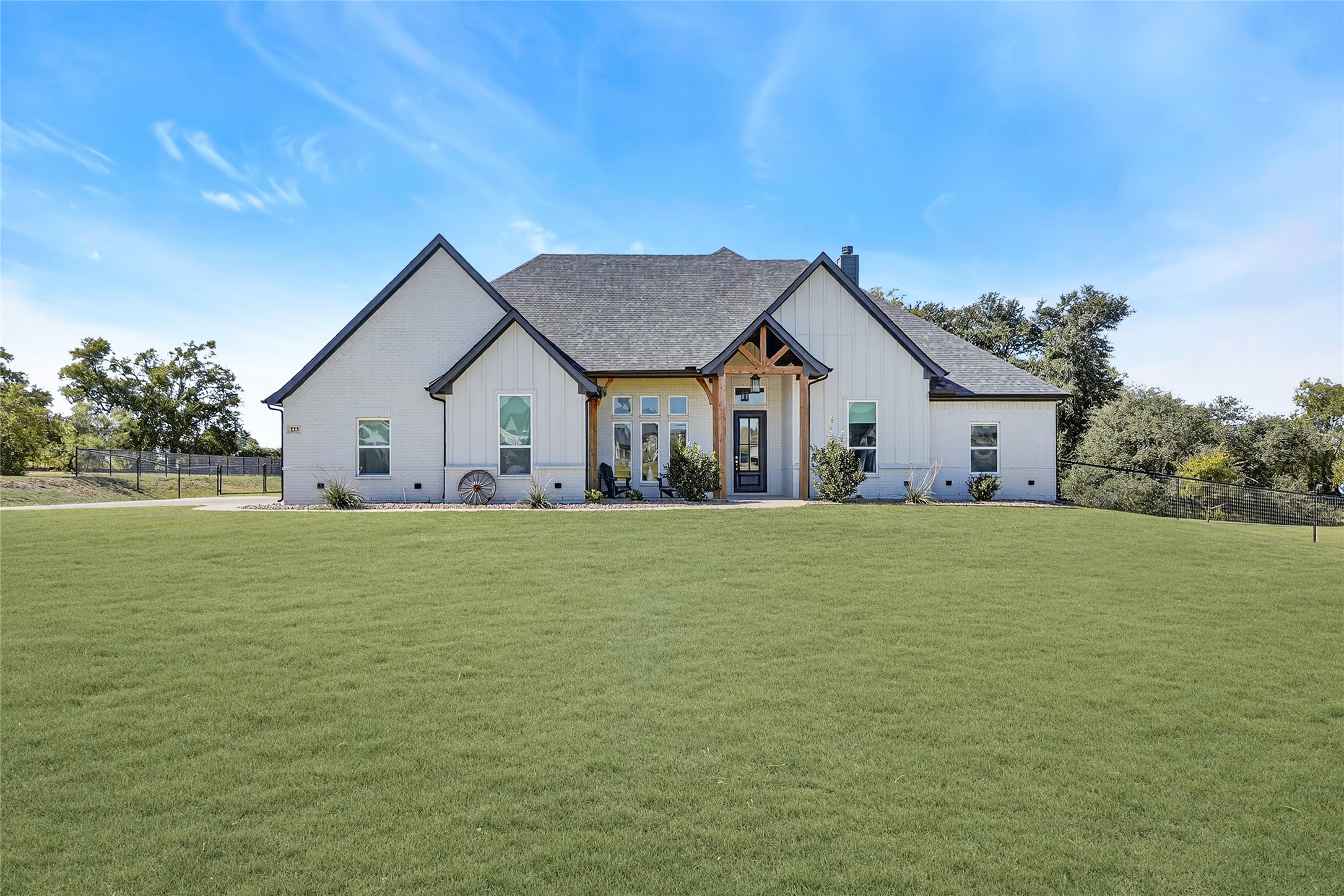 Springtown, Texas, 76082, United States, 4 Bedrooms Bedrooms, ,3 BathroomsBathrooms,Residential,For Sale,1966278