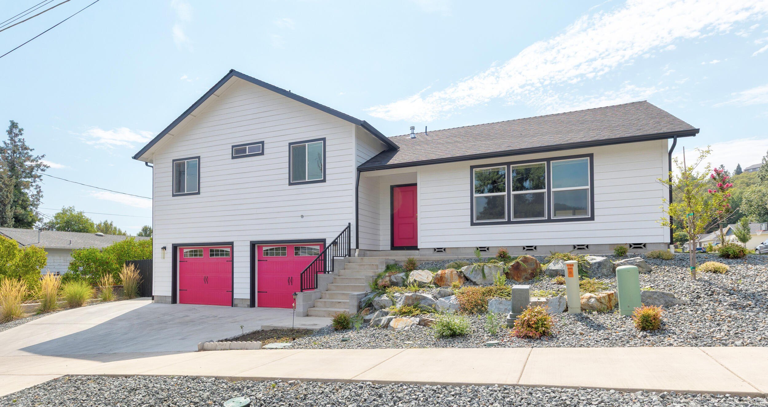 Grants Pass, Oregon, 97526, United States, 5 Bedrooms Bedrooms, ,4 BathroomsBathrooms,Residential,For Sale,1980751