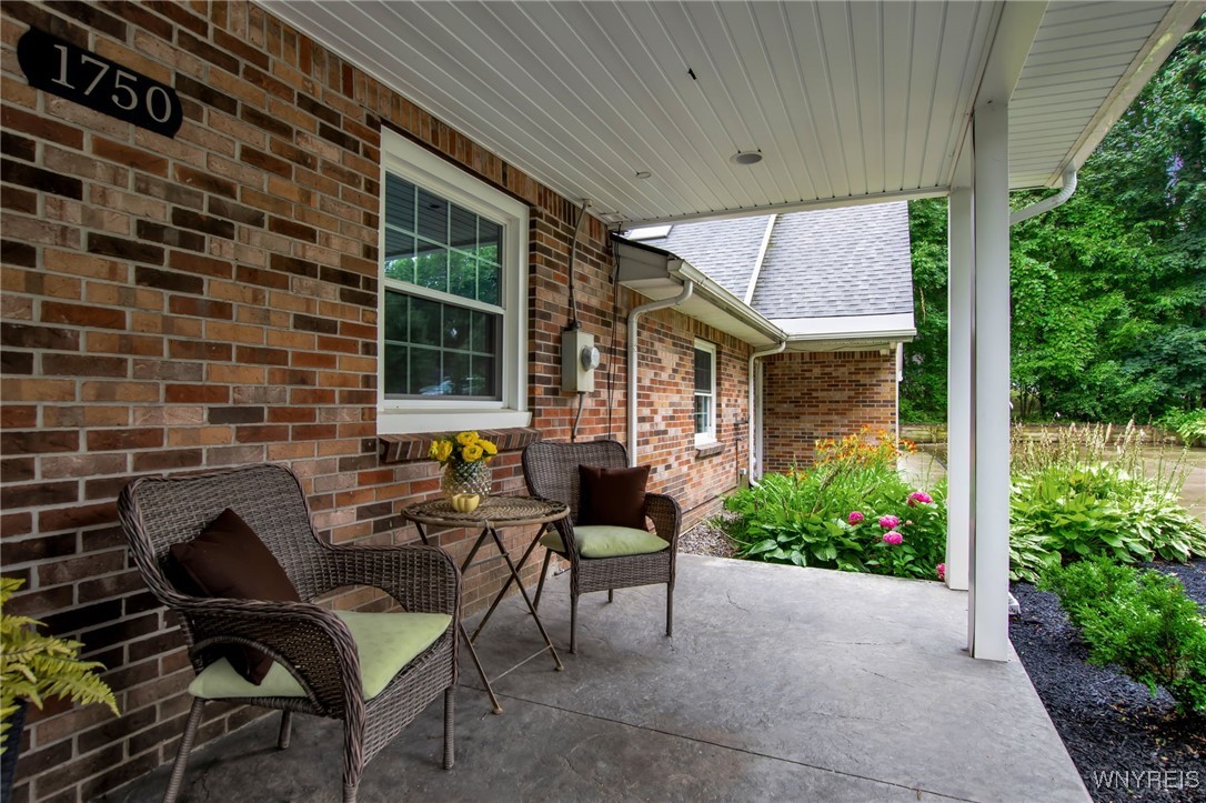 Elma, New York, 14059, United States, 7 Bedrooms Bedrooms, ,6 BathroomsBathrooms,Residential,For Sale,1935359