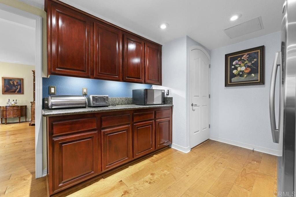 San Diego, California, 92101, United States, 2 Bedrooms Bedrooms, ,3 BathroomsBathrooms,Residential,For Sale,1856536