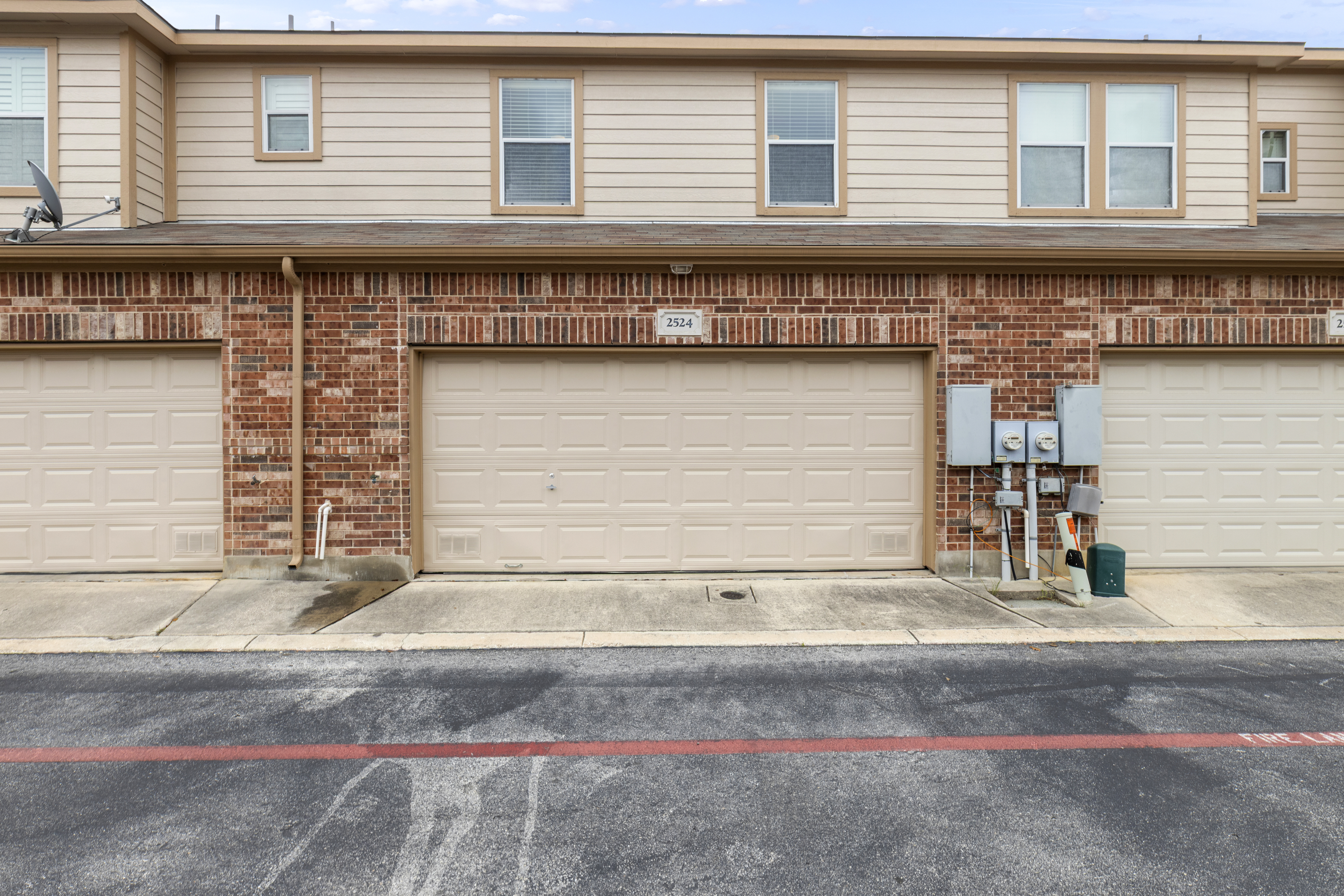  Spacious 3BR Townhome in Prime North San Antonio Location - 物件實景